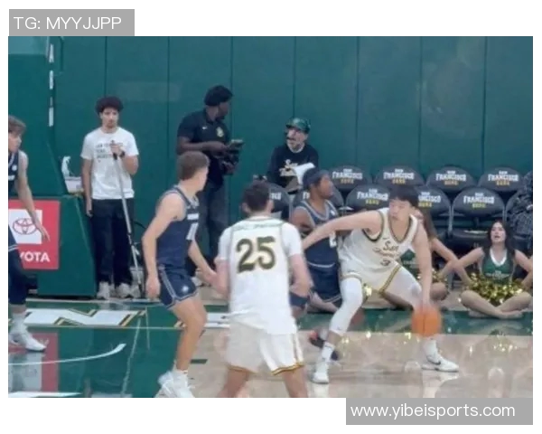 新赛季NCAA备战热潮王俊杰在旧金山大学球馆全力训练展现拼搏精神